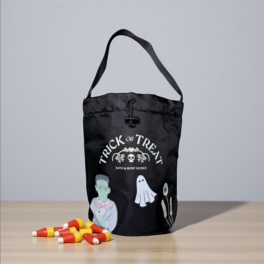 Bath & Body Works Glow in the Dark Halloween Trick or Treat Bag NWT